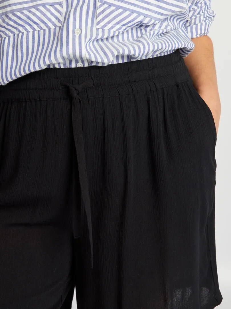 SHORT RECTO DE PUNTO DE CREPé  NEGRO