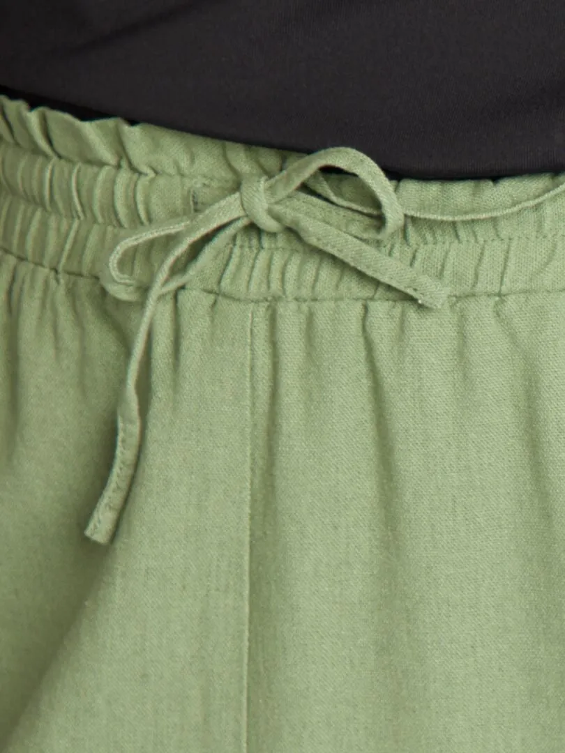 SHORT VAPOROSO DE MEZCLA DE LINO 'VERO MODA CURVE'  VERDE