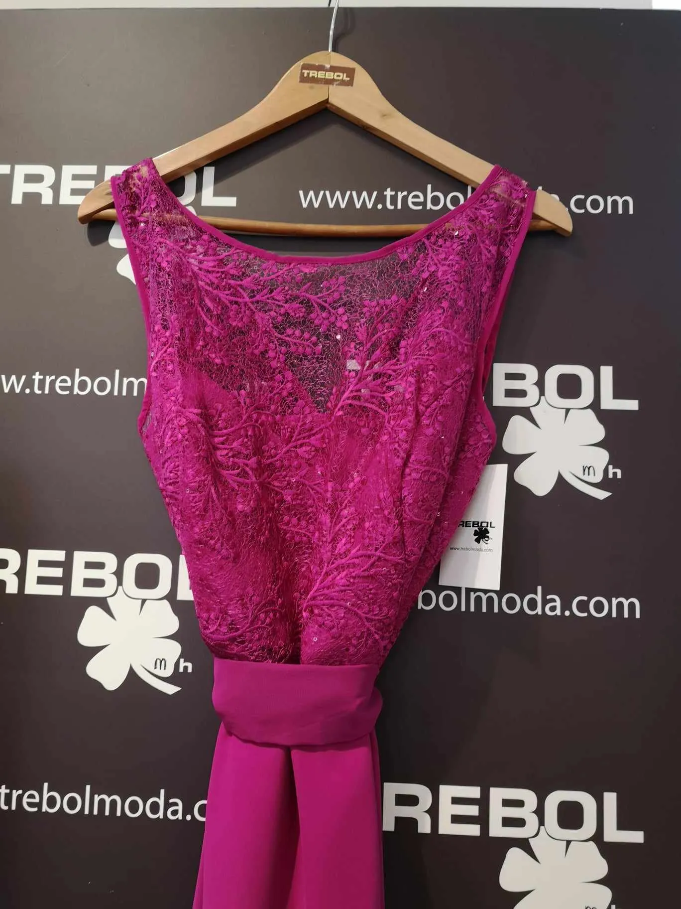 Vestido largo con abertura