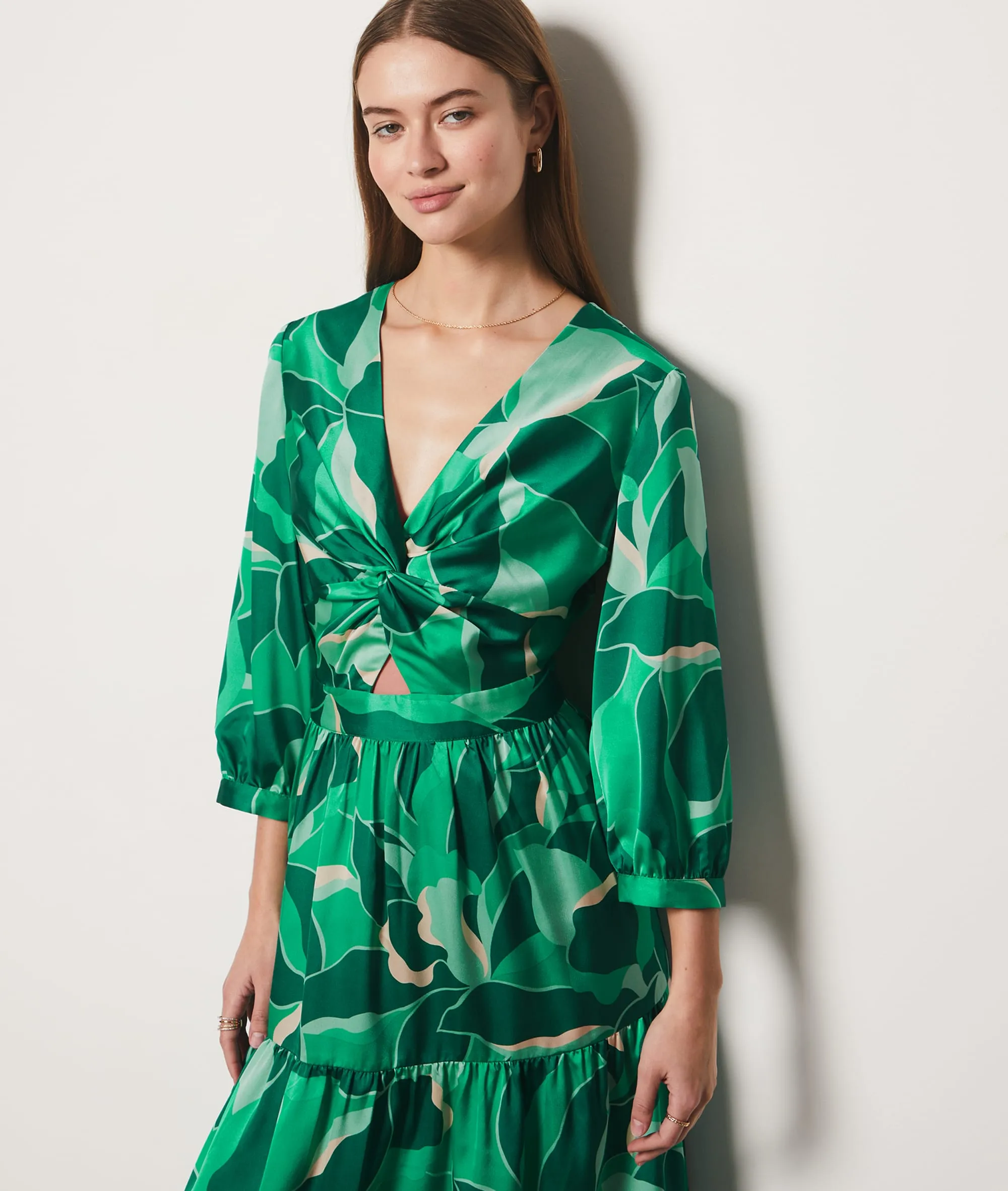 VESTIDO LARGO SATINADO Y ESTAMPADO UZES IMP IMP FOND VERT  ETAM