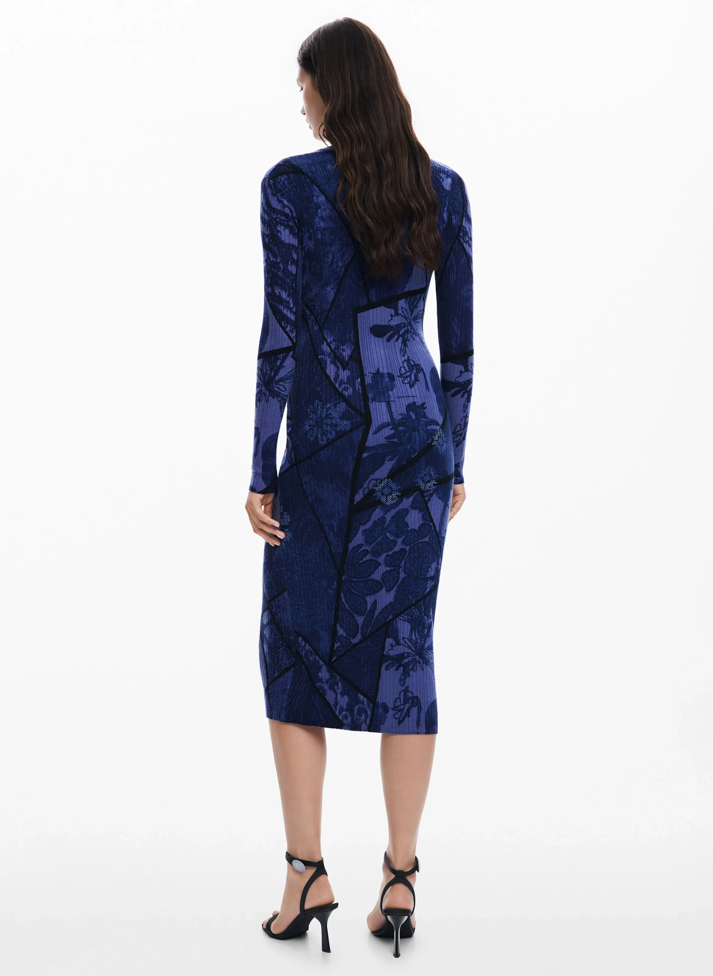 Vestido midi ajustado estampado en azul