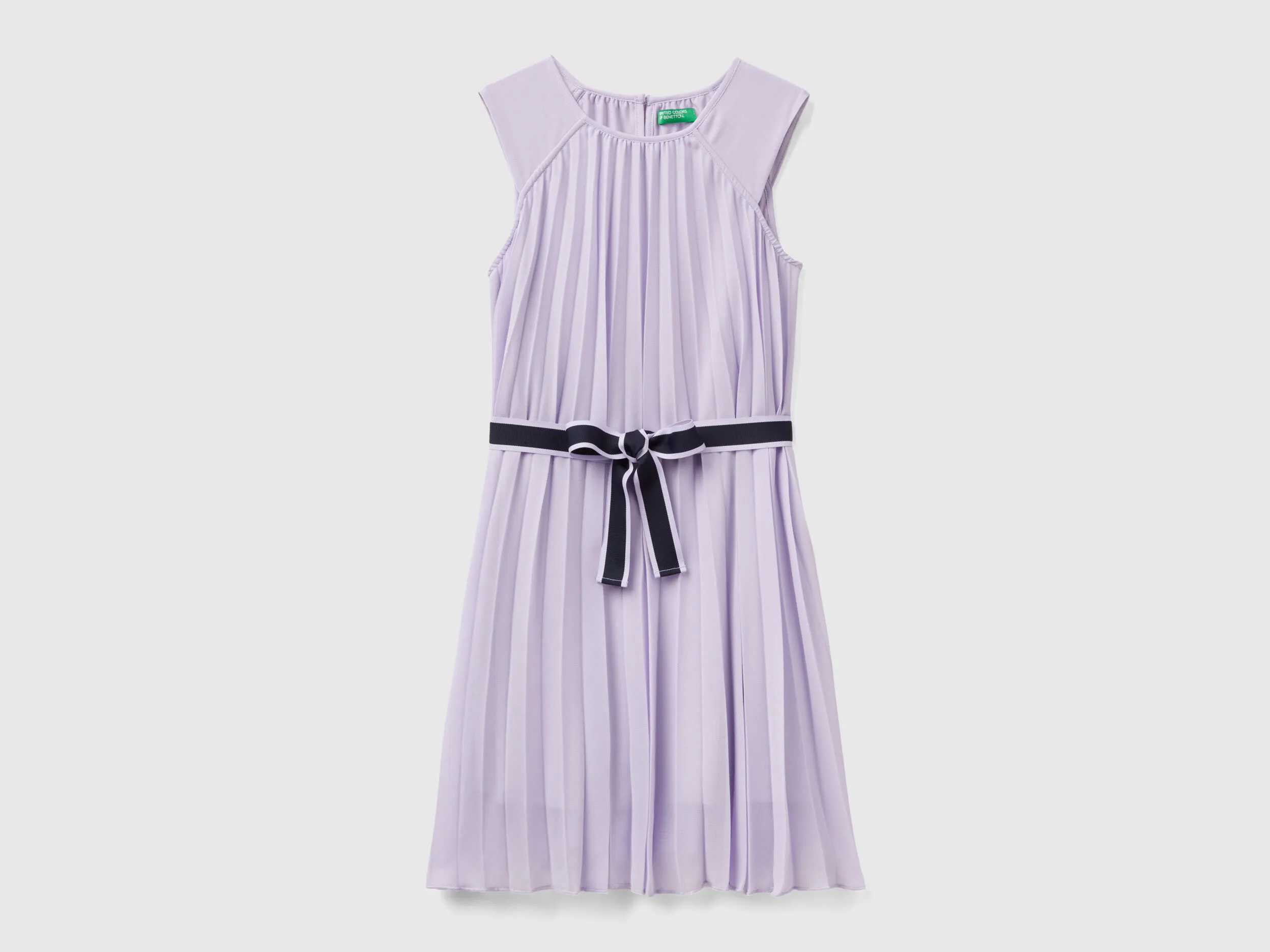 Vestido plisado con cinturón