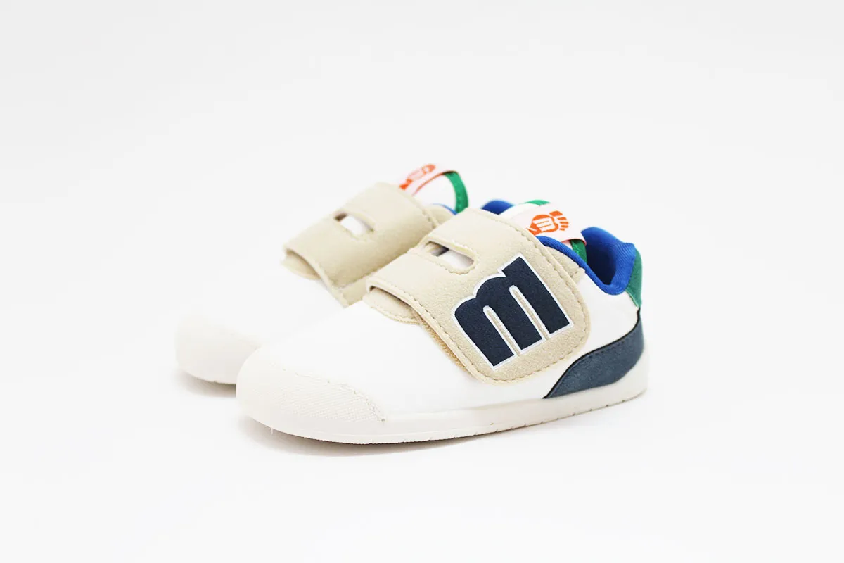 Zapatilla deportiva respetuosas colores Mustang