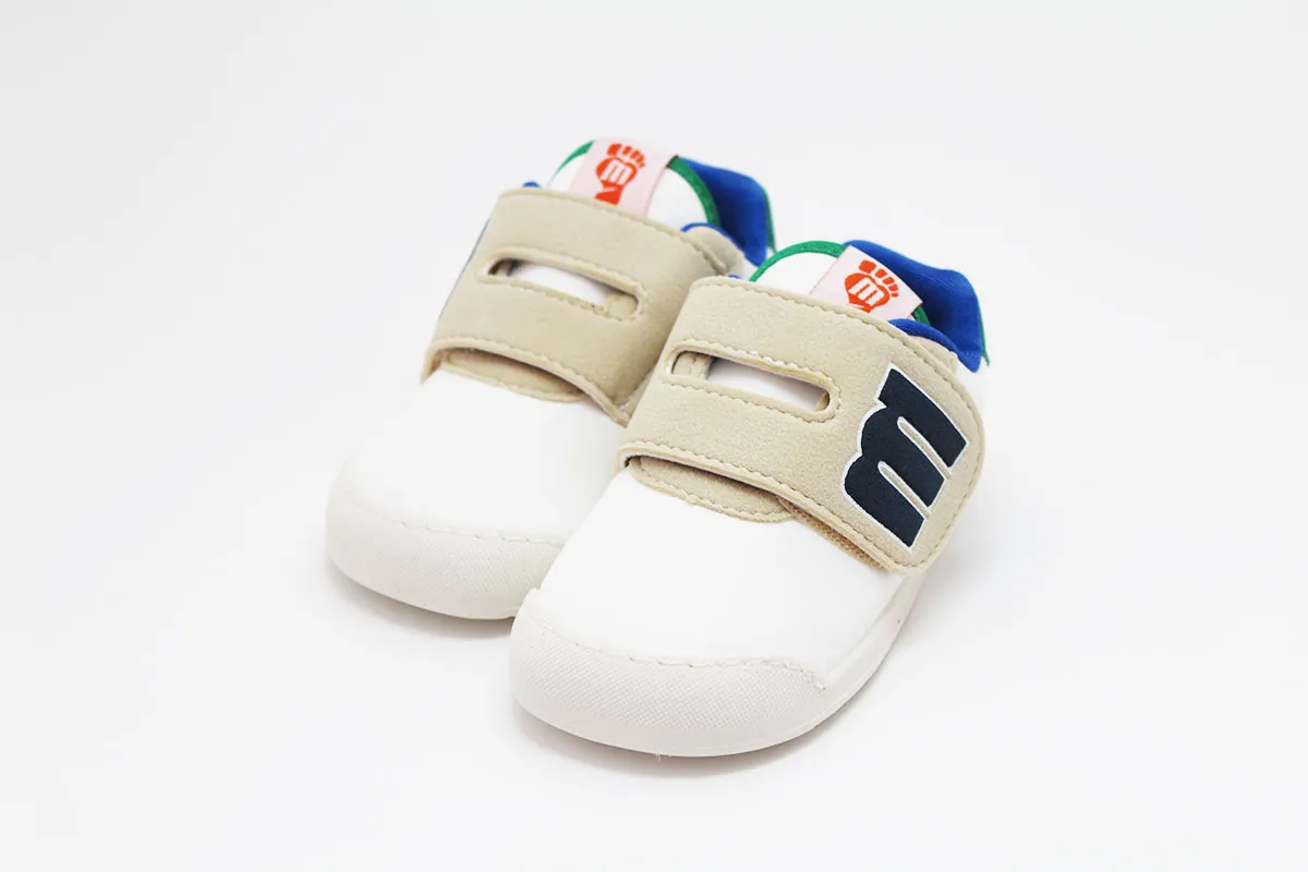 Zapatilla deportiva respetuosas colores Mustang