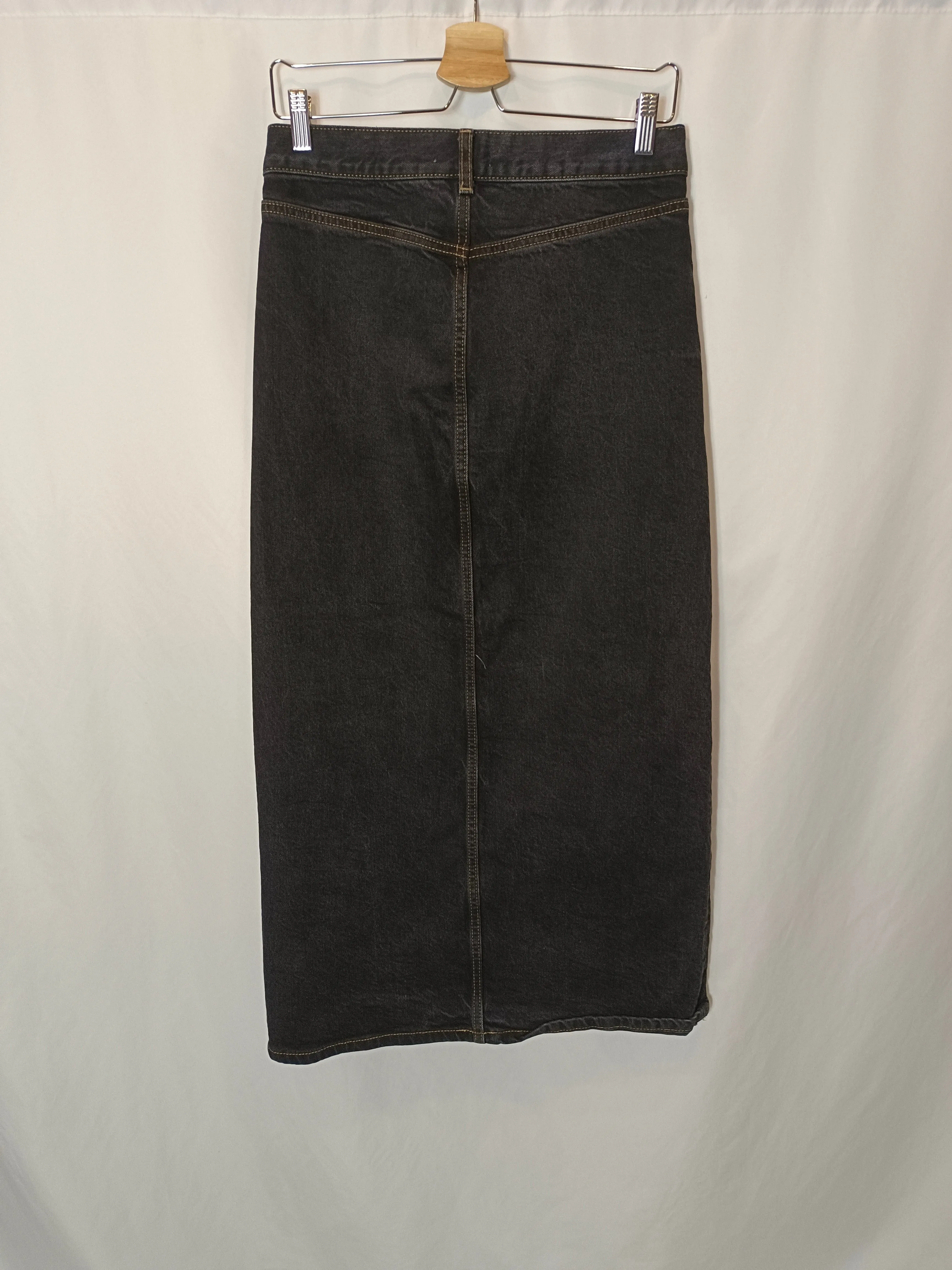 ZARA. Falda midi denim negra T.xs